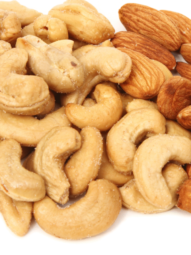 काजू और बादाम खाने के शानदार फायदे।