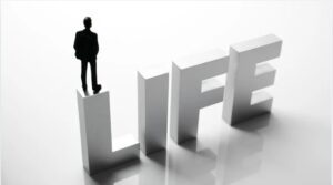 अपनी जिंदगी सुधारने में समय लगाइए।