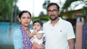 अपने माँ-बाप का जीवन में हमेशा सम्मान करना चाहिए।